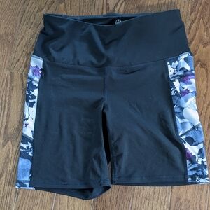 Gaiam 7" High Waist Biker Shorts with Floral Pattern